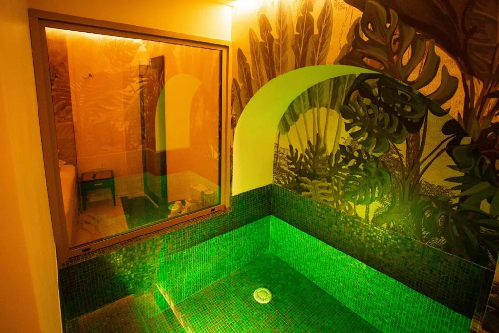Suite with Whirlpool Bath — Profumo Maison Colosseo