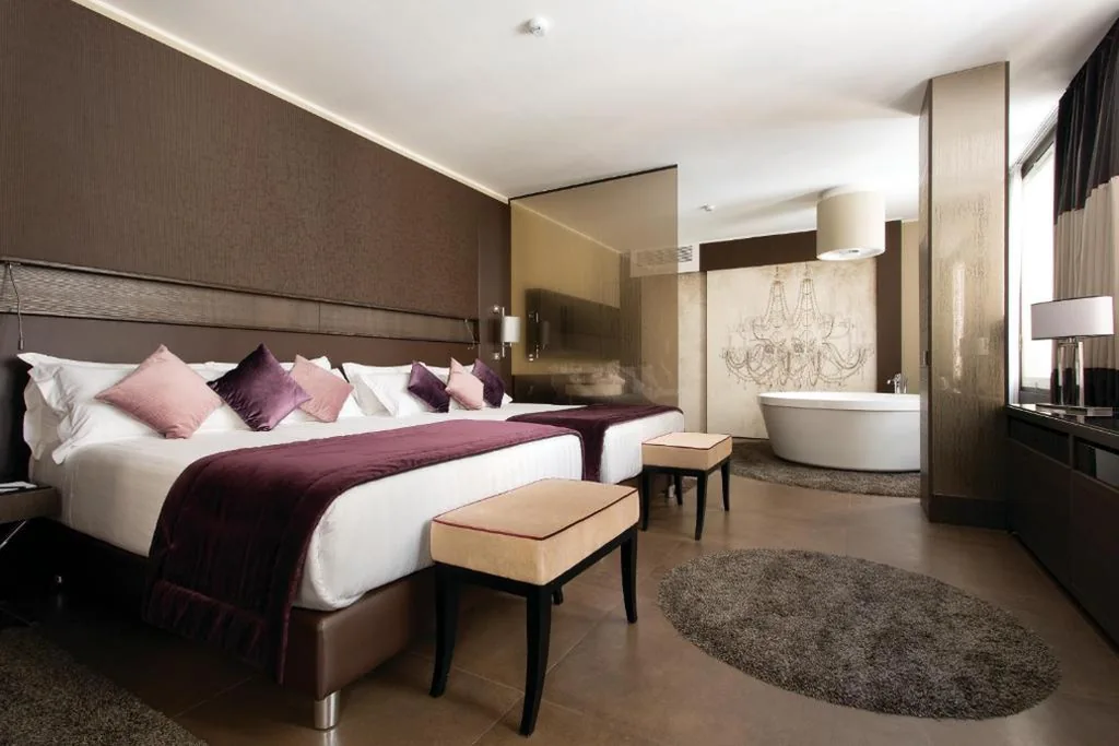 Suite with Whirlpool Tub — Rome Life Hotel