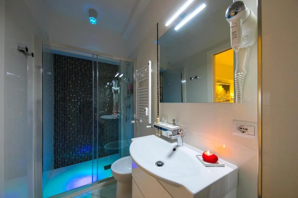 Suite con Vasca Idromassaggio — Suites Roma Tiburtina Elegance
