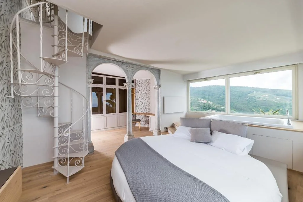 Suite con Vista Mare e Vasca Idromassaggio — Villa Riviera Resort
