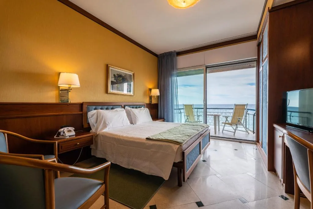 Suite con Vista Mare — Hotel Bellevue Et Mediterranée