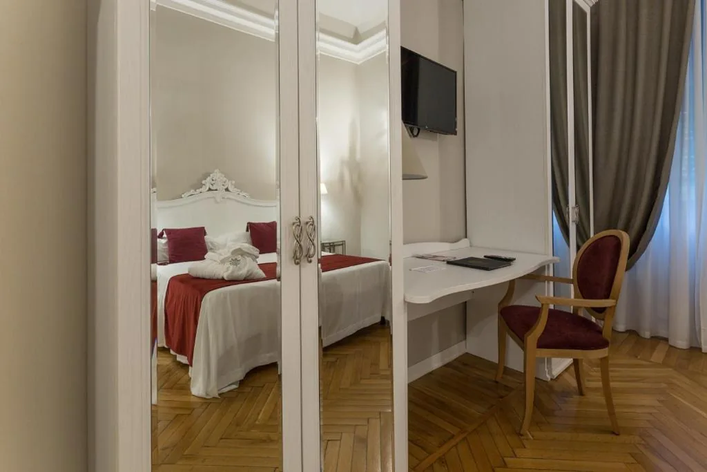Deluxe Suite with Spa Access — Mediterraneo Emotional Hotel & Spa