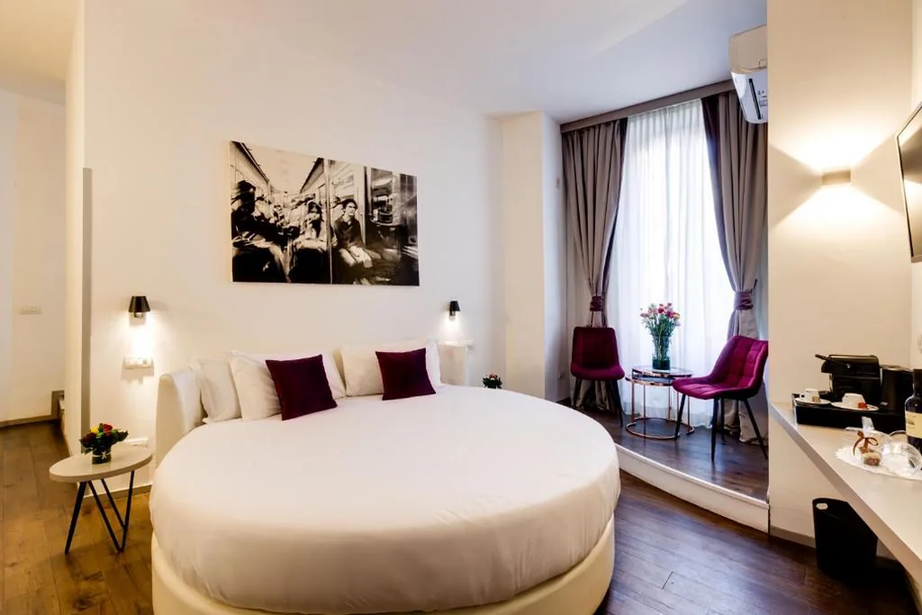 Suite Deluxe con Letto Rotondo — V Collection Piazza Farnese Luxury Suites