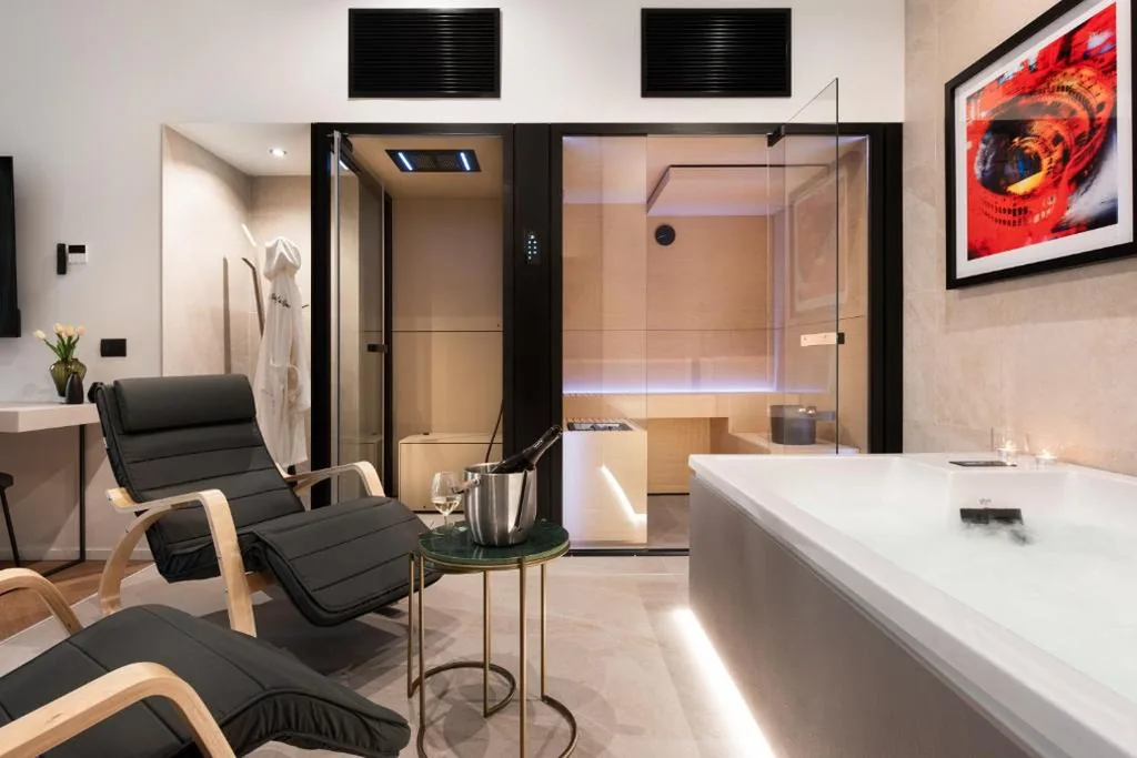 Suite Deluxe con Vasca Idromassaggio — AT FORTY-ONE