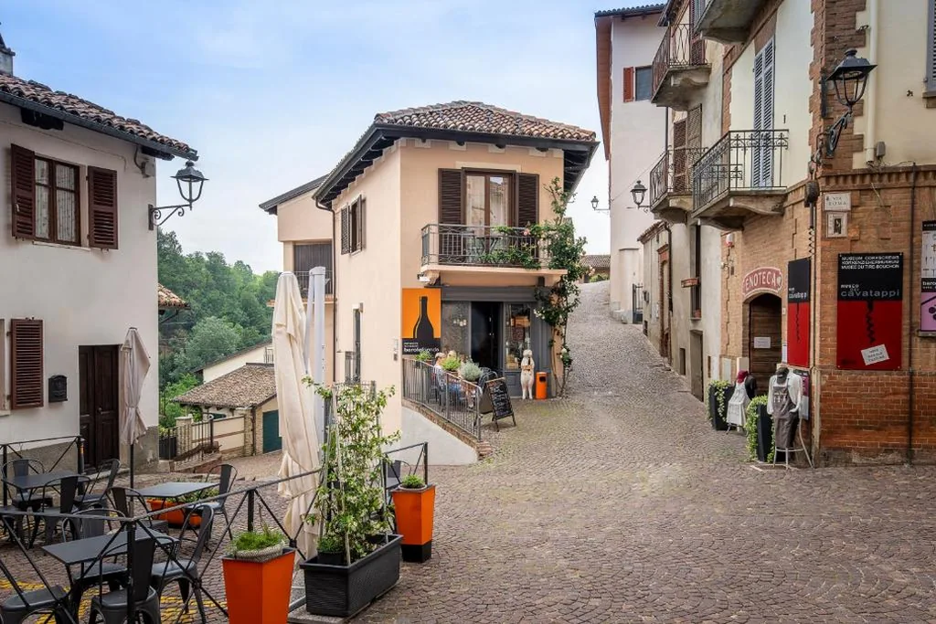 Deluxe Suite with Hot Tub — CasaCastello Barolo