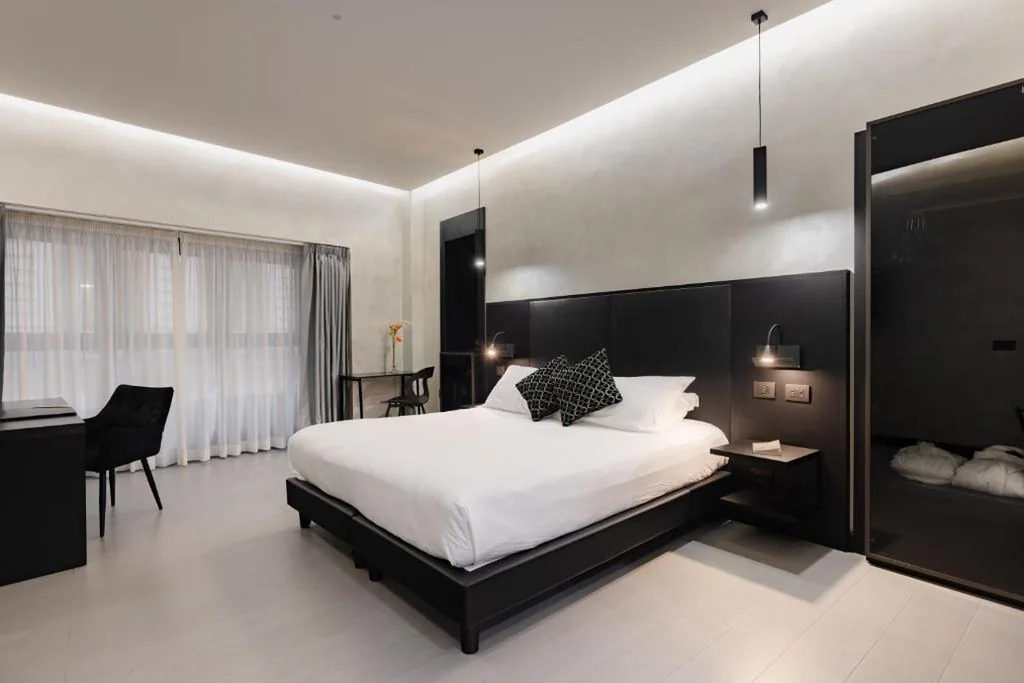 Deluxe Suite with Whirlpool Bath — Dream Suite Trevi