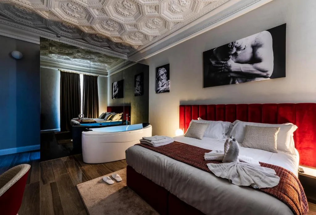 Suite Deluxe con Vasca Idromassaggio — Growel Exclusive Suites San Pietro