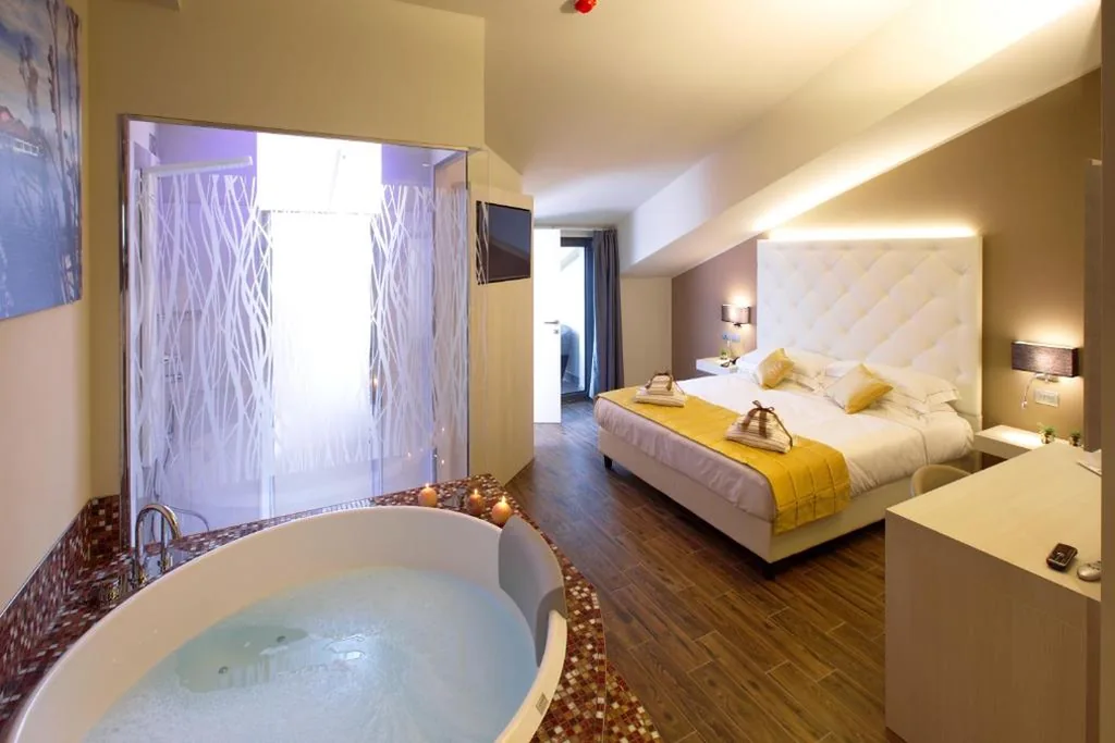 Suite Deluxe con Vasca Idromassaggio — Hotel Terre Dei Salici