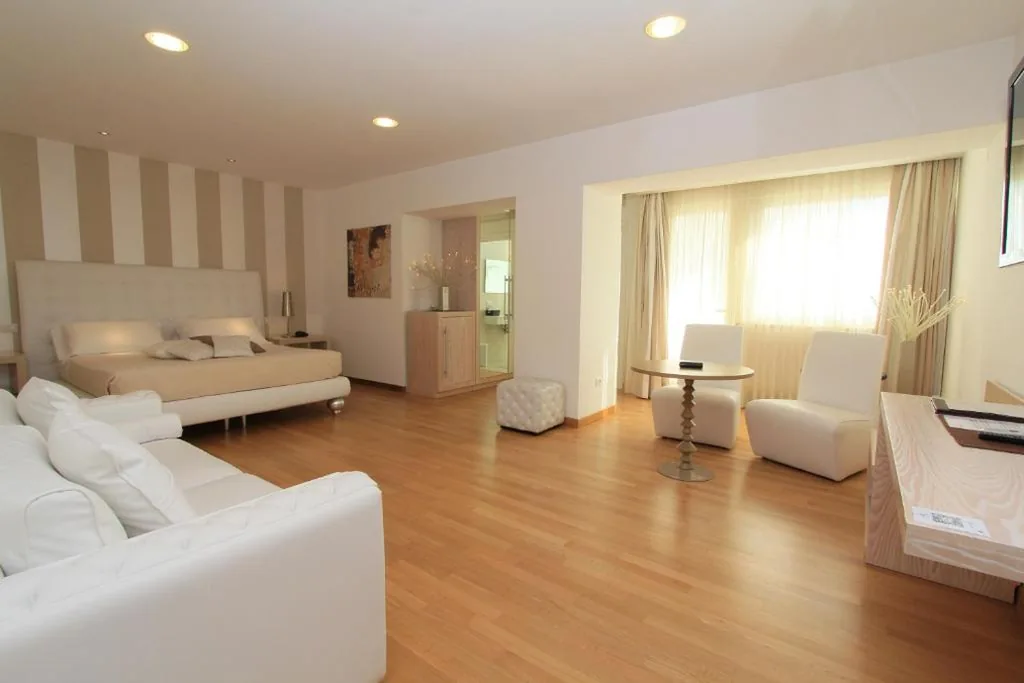 Suite Deluxe con Vasca Idromassaggio — Miralago