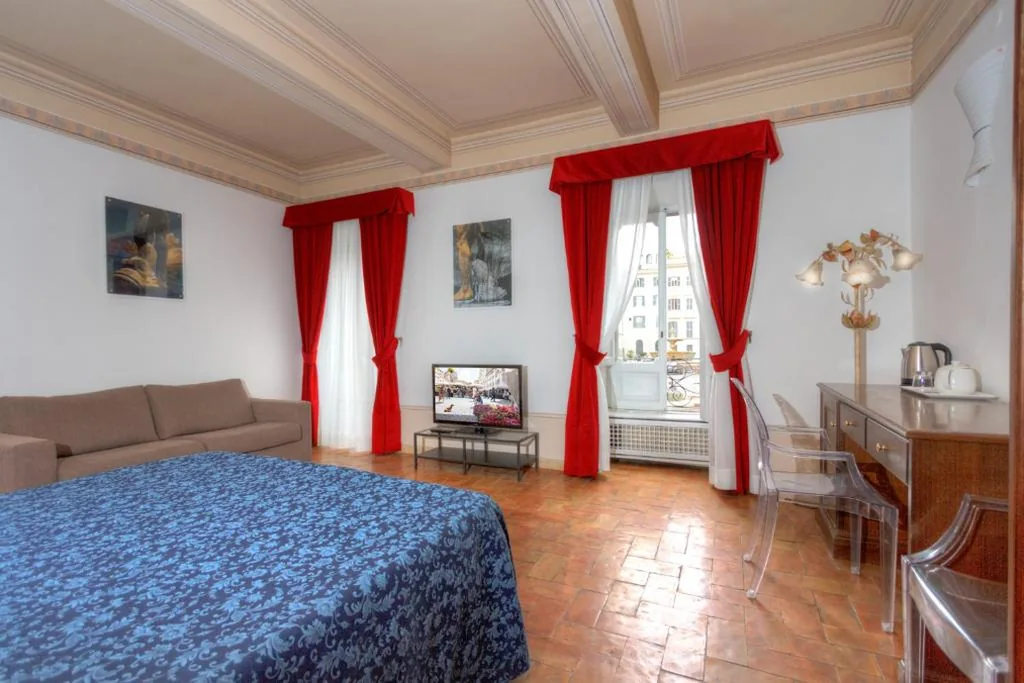 Deluxe Suite with City View — Farnese 48