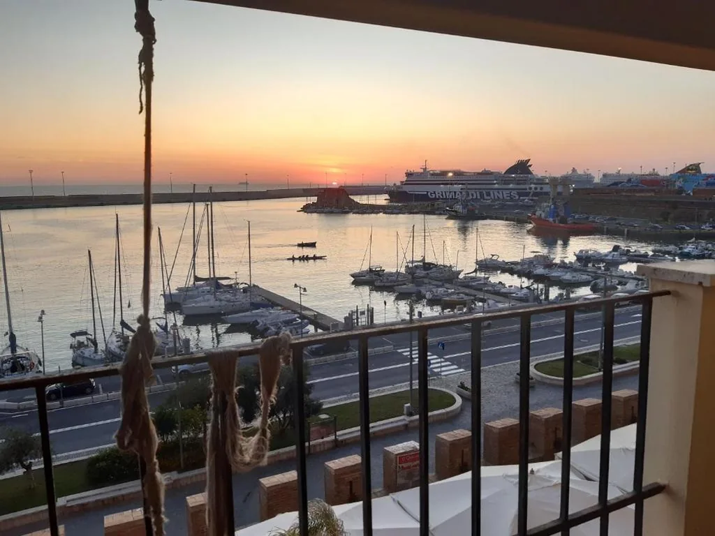 Deluxe Suite with Sea View — B&B Il Veliero
