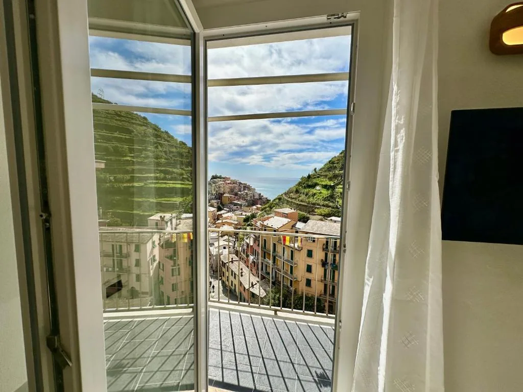 Deluxe Suite with Sea View — The Manarola Sea View