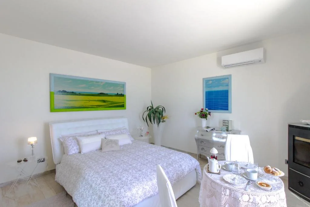Suite Deluxe con Vista Mare — Villa Degli Ulivi B&B