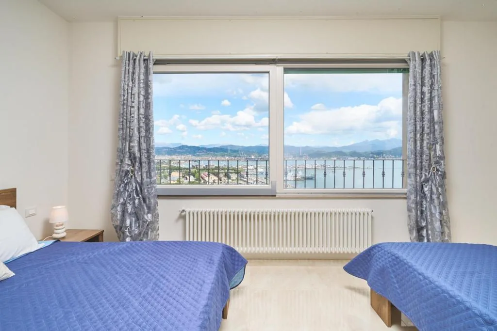 Deluxe Suite with Sea View — Villa dei Poeti