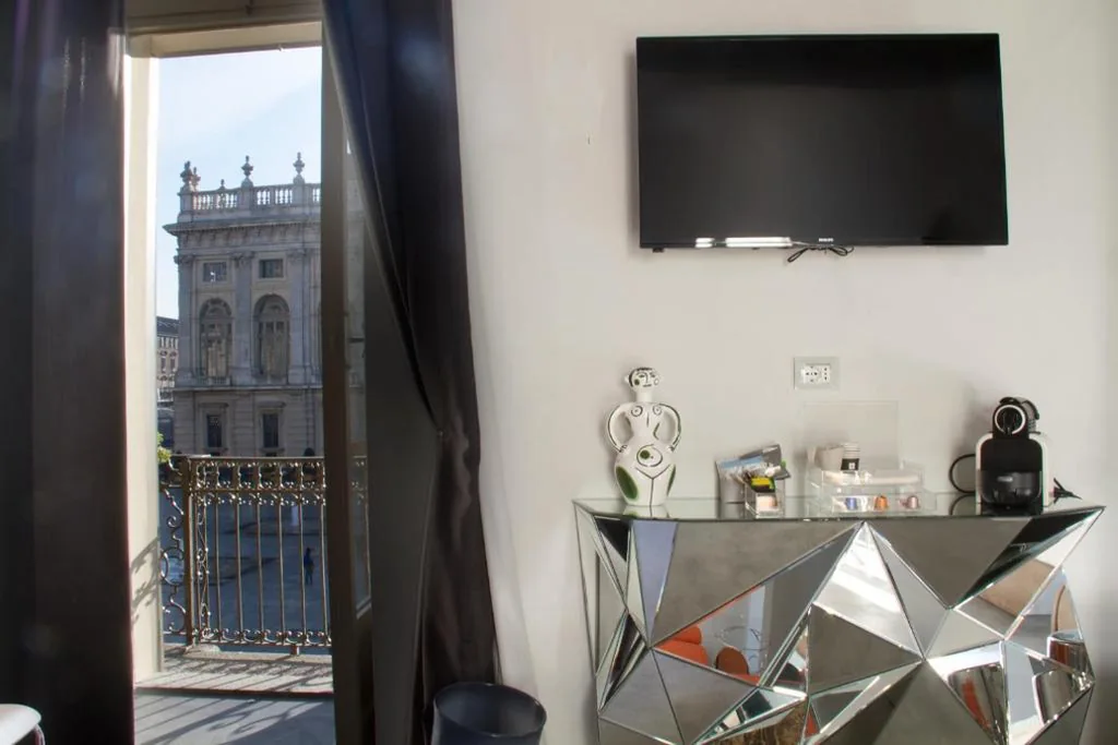 Deluxe Suite with View — Piazza Castello Suite