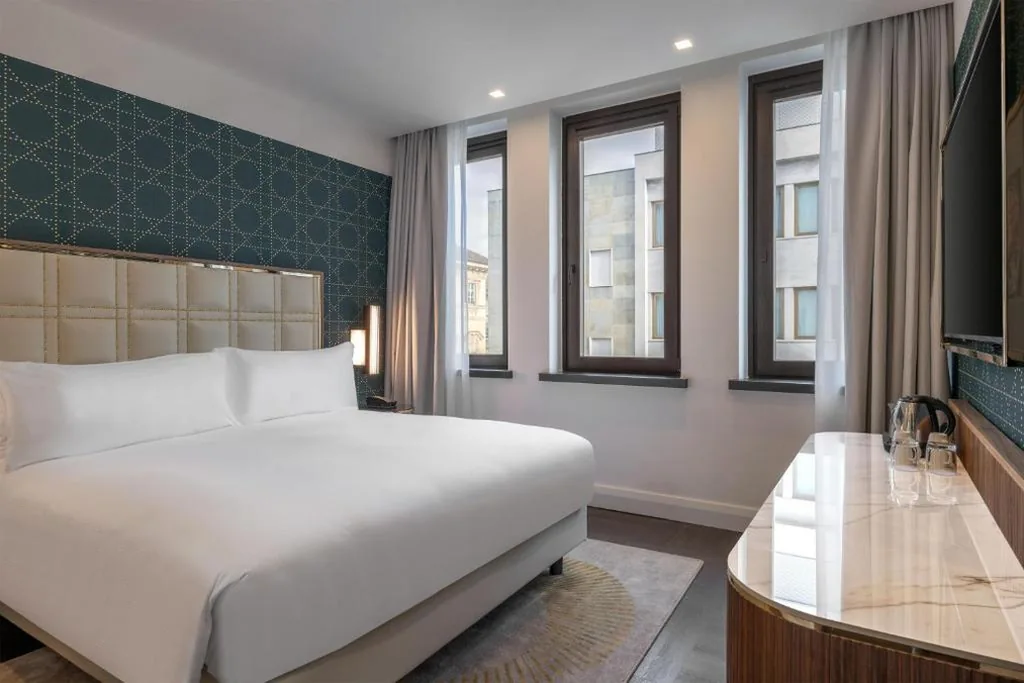 Suite Deluxe King con 1 Camera da Letto — Hilton Turin Centre