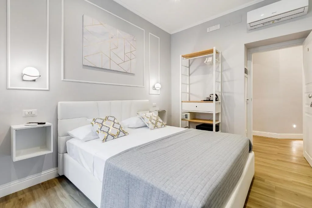 Deluxe Suite — Opera Private Suites by Premium Suites Collection
