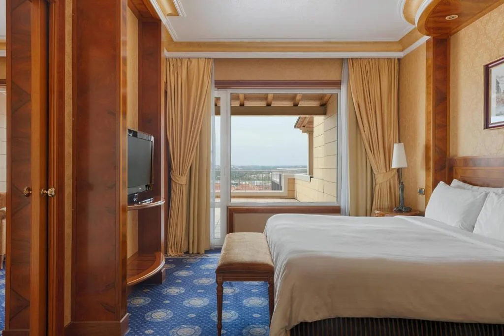 Executive Suite with Lounge Access — Rome Marriott Park Hotel