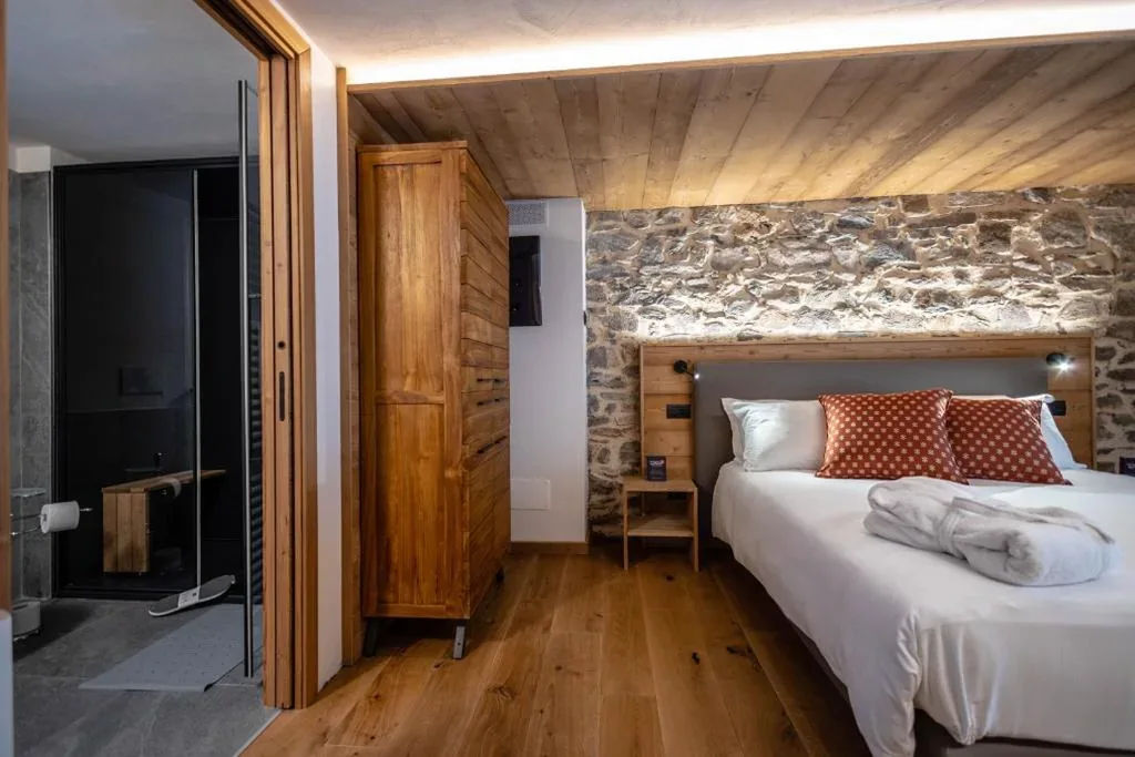 Executive Suite — Les Plaisirs d’Antan