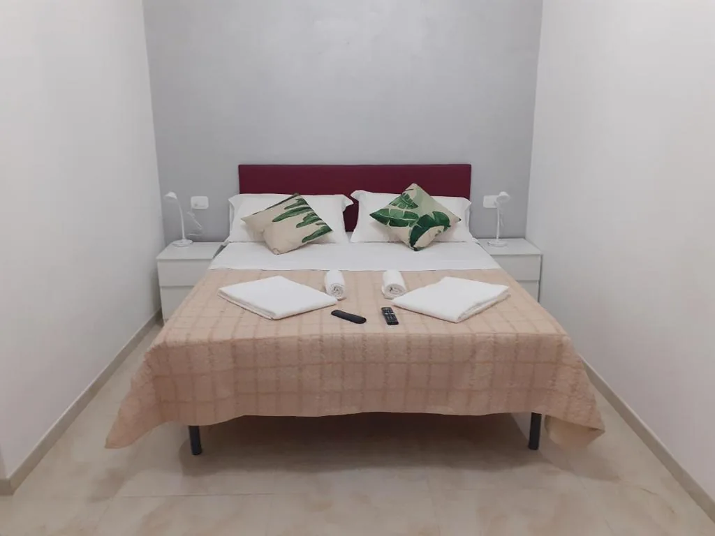 Suite Familiare con Balcone — ABID’S PALACE IN TERMINI