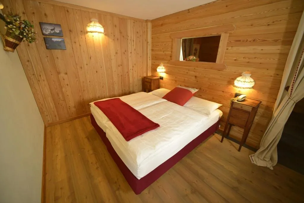 Family Suite with Balcony — Albergo Alpenrose Ski&Bike Mountain Hotel