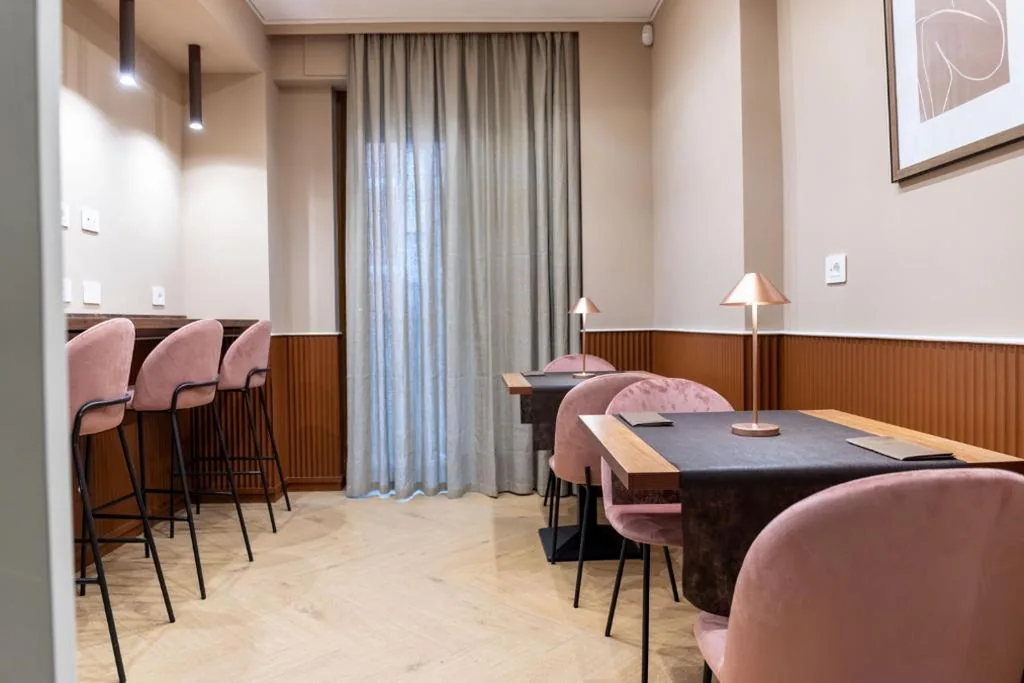 Family Suite with Balcony — Flat Urban Suites