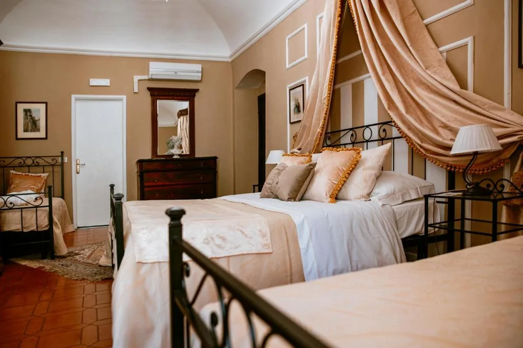 Family Suite — Foresteria di Palazzo Picedi – Historic Rooms Sarzana