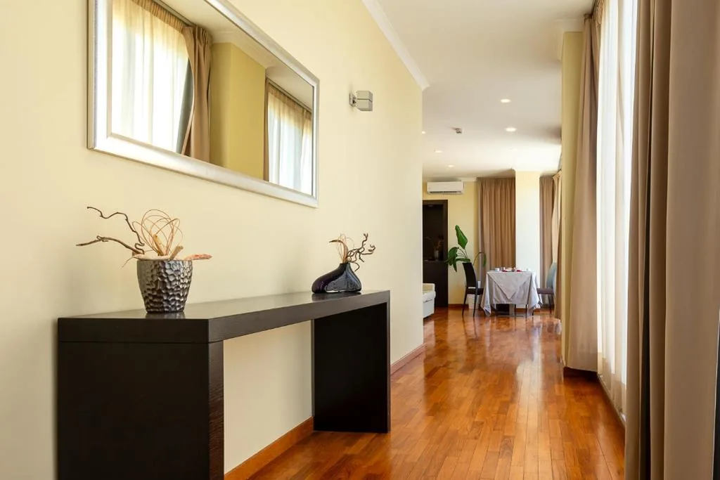 Suite — Garden Hotel