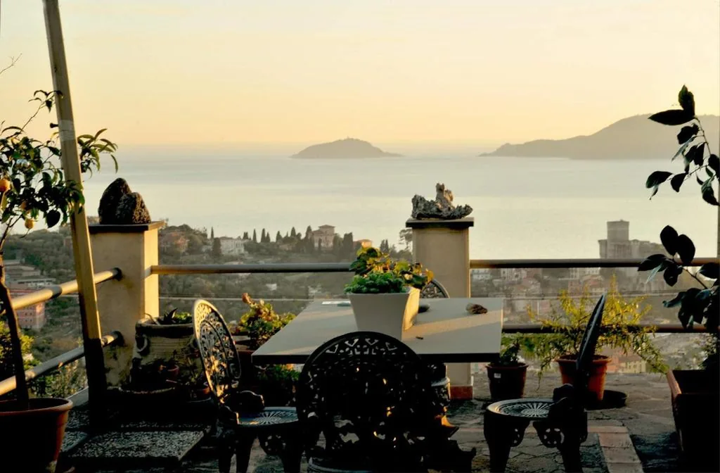 Suite — IL golfo artisti e poeti villa thea