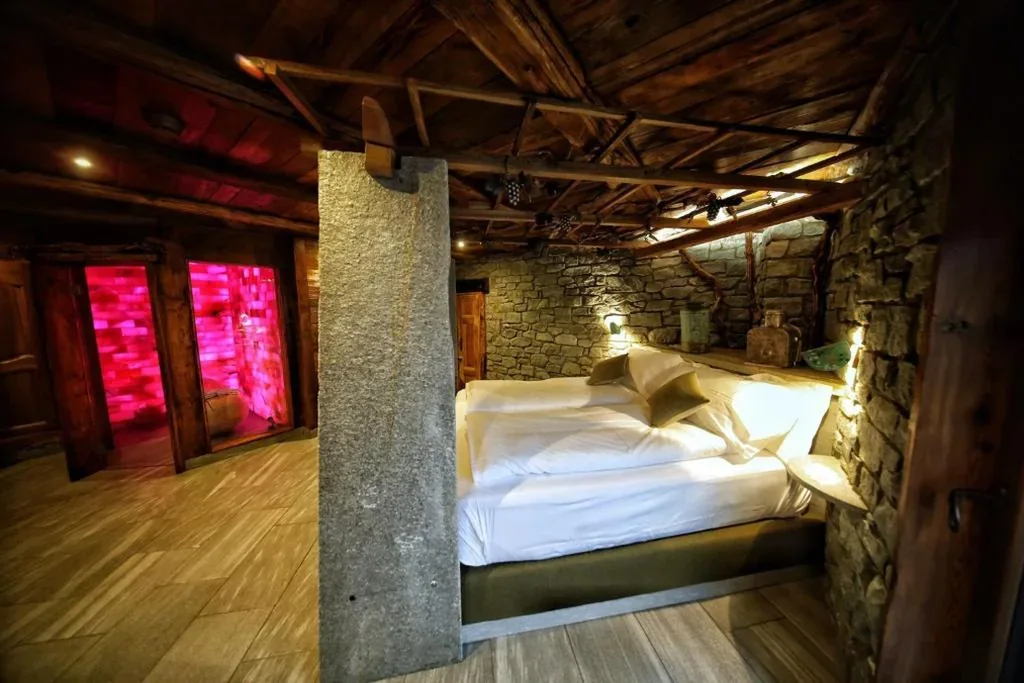 King Suite with Balcony — Café Quinson Relais de Charme