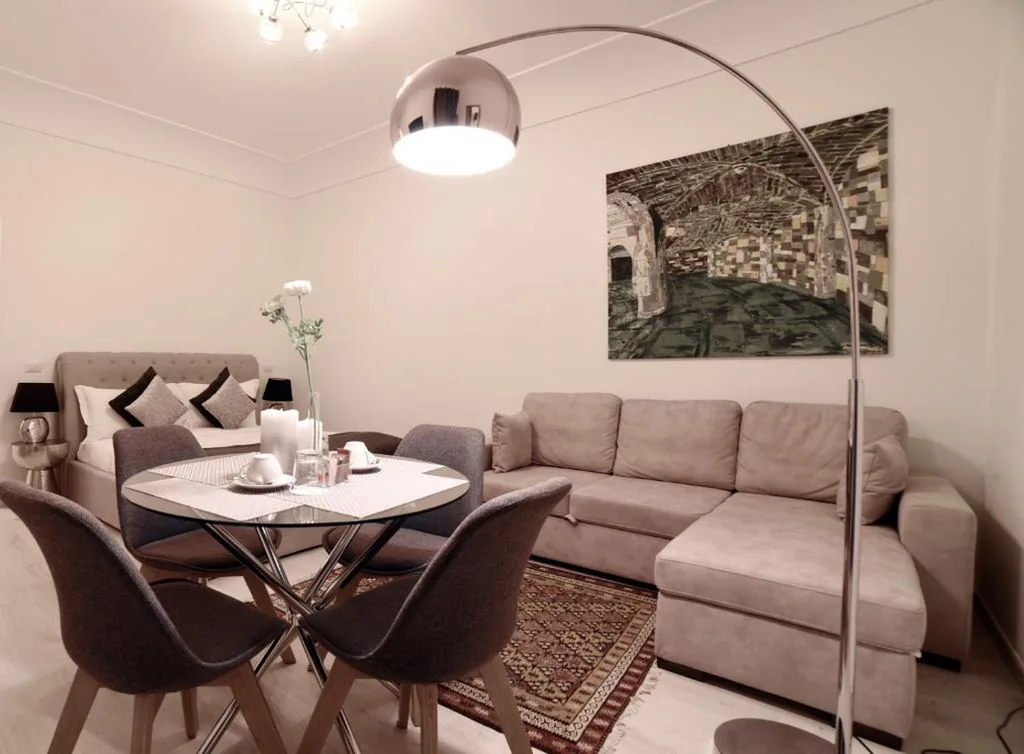 King Suite with Hot Tub — Coladir Guest House