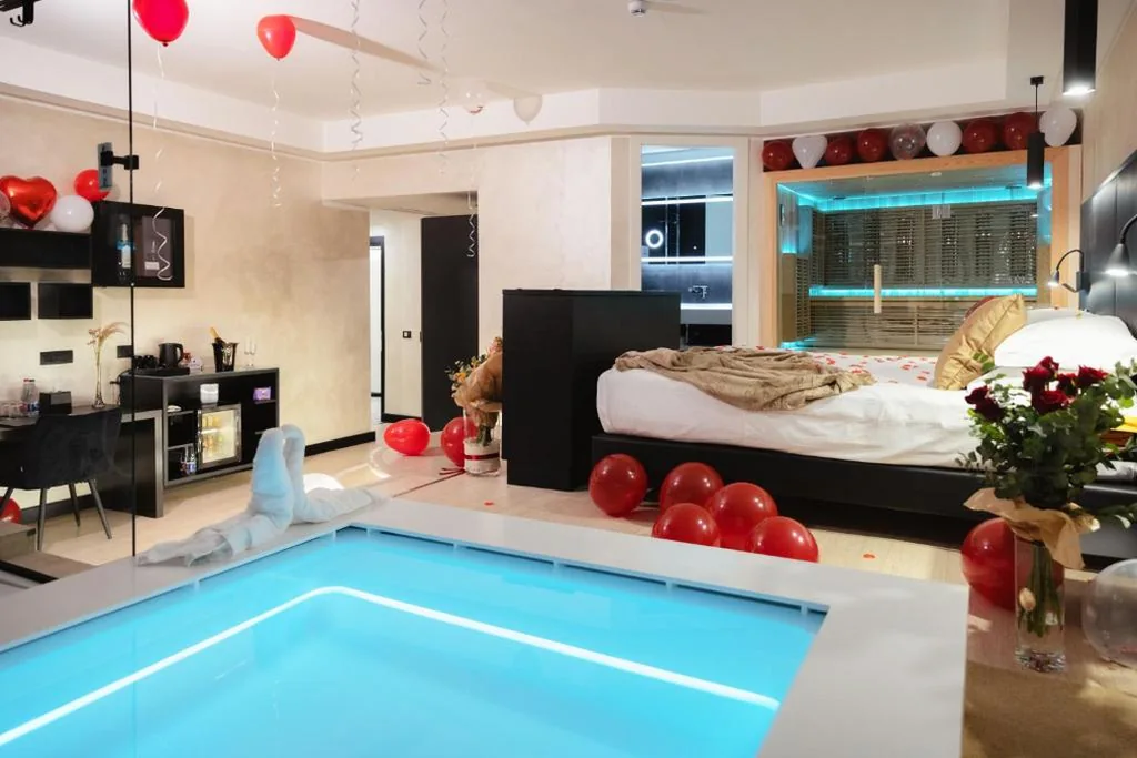 King Suite with Whirlpool Bath — Dream Suite Trevi