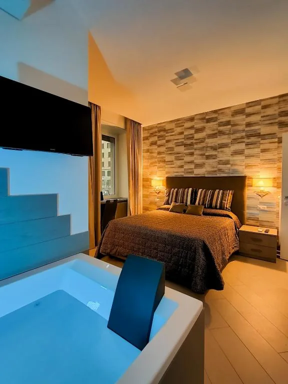 King Suite with Whirlpool Bathtub — Prime Vatican Suites II