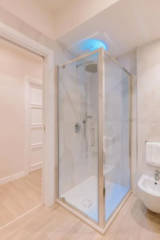 King Suite with Hot Tub — Rhea Silvia Luxury Navona