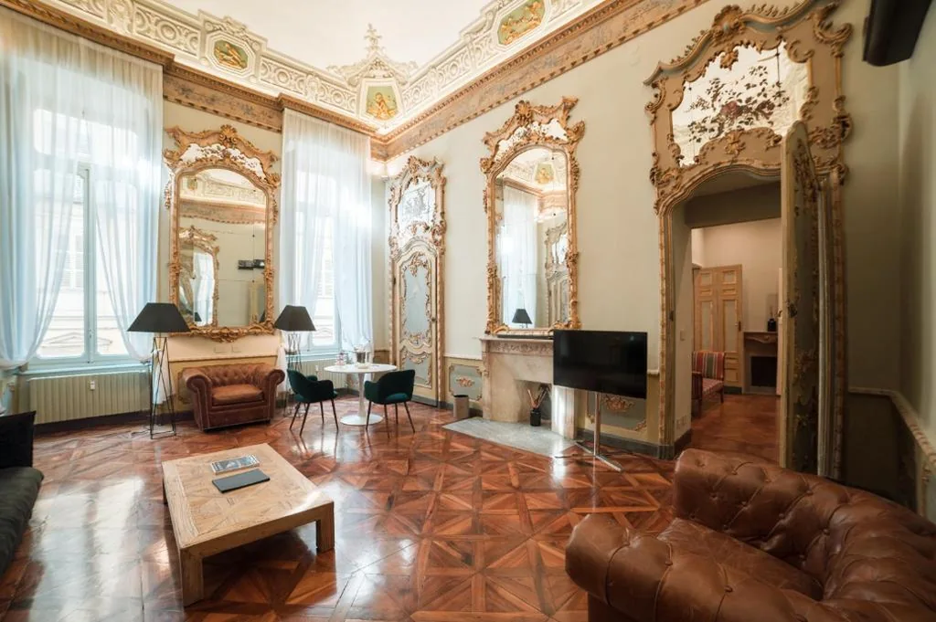 Suite King Deluxe — Royal Palace Hotel