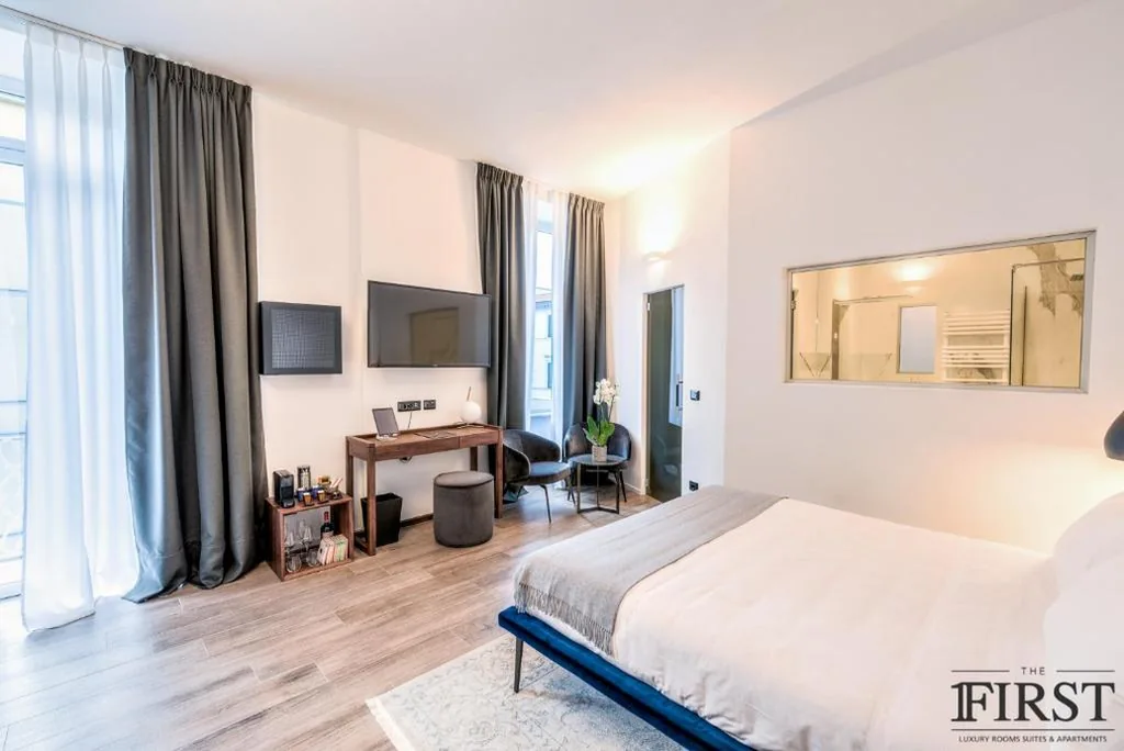Honeymoon Suite with Bathtub — La Spezia by The First – Luxury Rooms & Suites