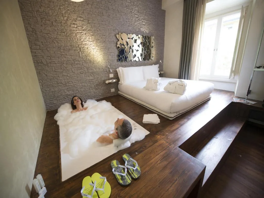 Luxury Suite with Hydromassage Tub — iRooms Central Station