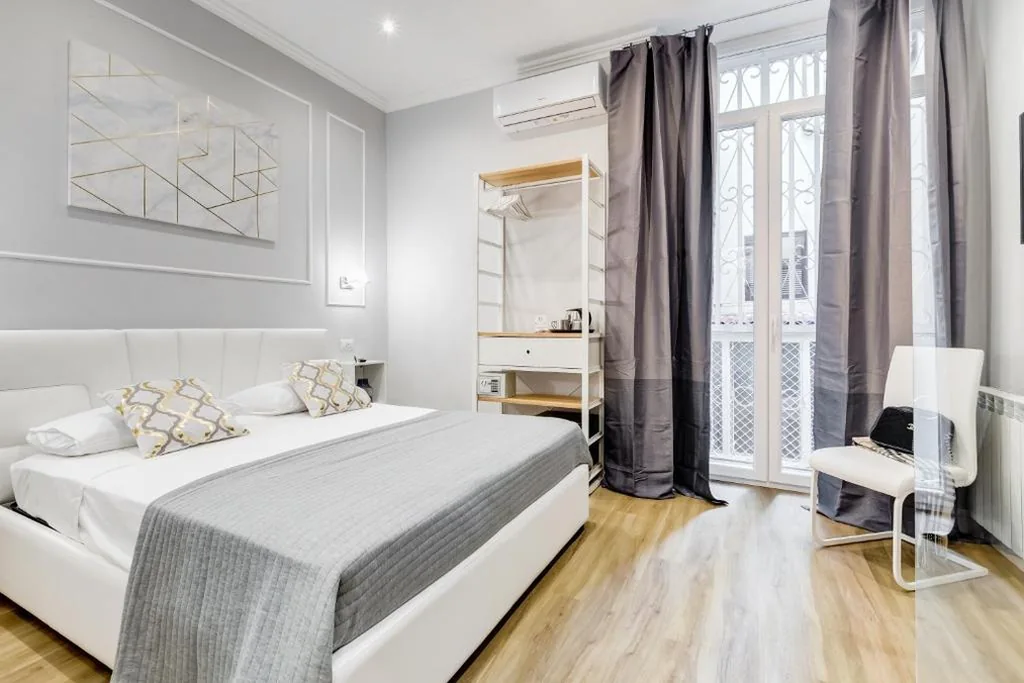 Standard Double Suite — Opera Private Suites by Premium Suites Collection
