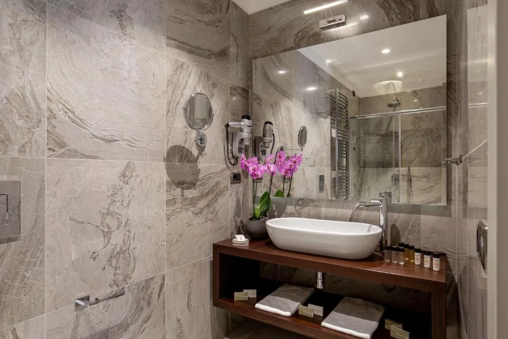 Suite — Monti Palace Hotel