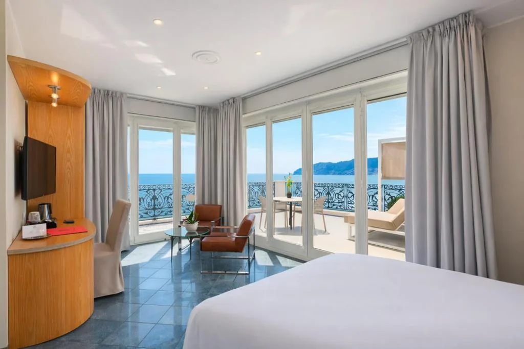 Suite panoramica con terrazza — LVG Hotel Collection – Grand Hotel Mediterranee