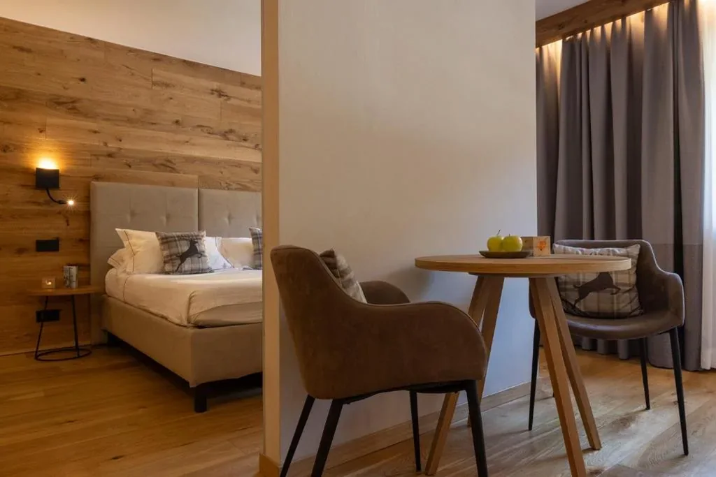 Suite Queen con Vasca Idromassaggio — Hotel Relais Des Glaciers – Adults Only
