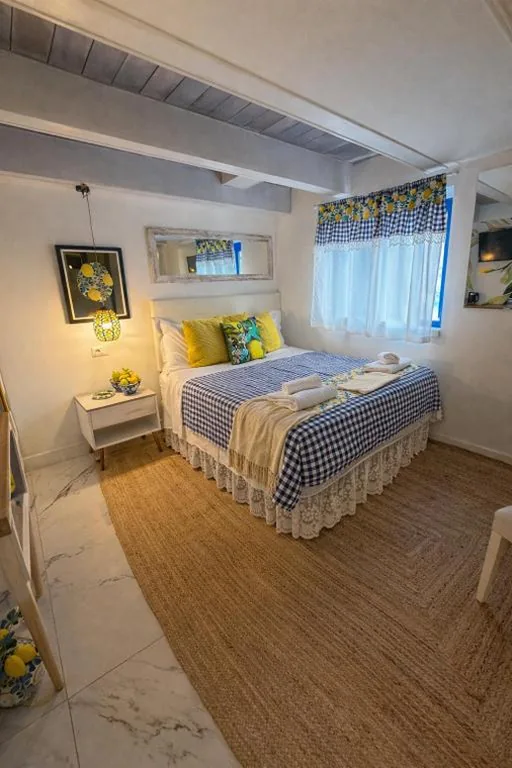 Suite Queen Deluxe — Spagna Lemon Suites