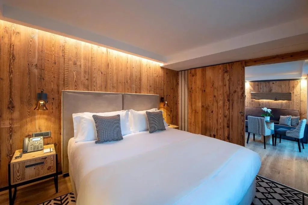 Suite Standard — Le Massif Hotel & Lodge Courmayeur The Leading Hotels of the World