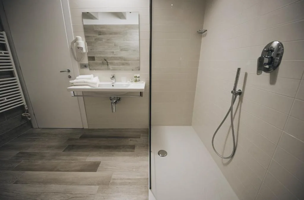 Split-Level Suite — Cascina Speranza Hotel
