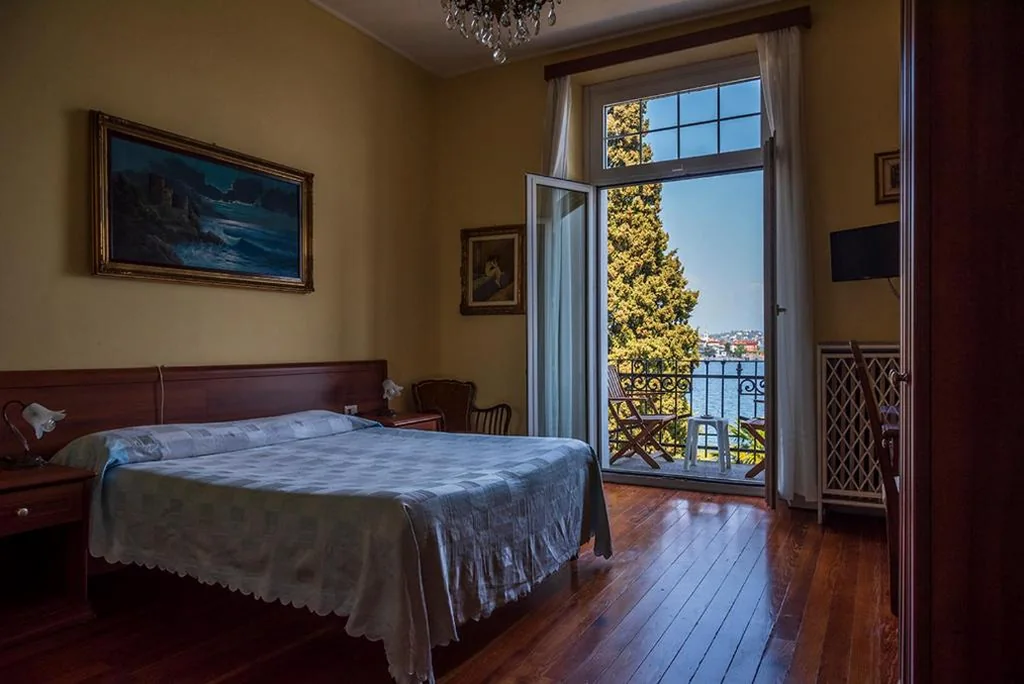 Superior Suite with 2 Bedrooms, Balcony and Lake View — Hotel Villa Ruscello