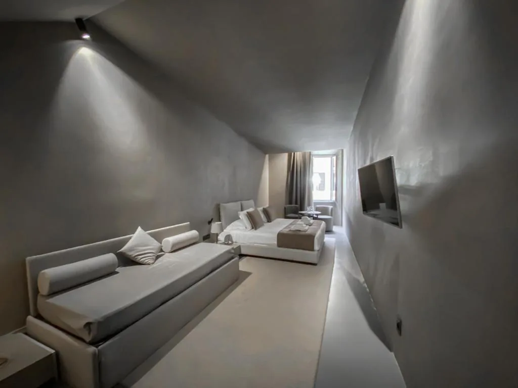 Superior Triple Suite with a View of Piazza di Spagna — Elysium Suites Collection