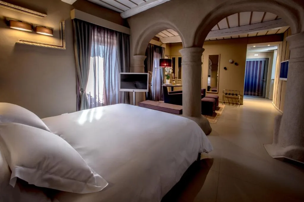 Suite — Uve Rooms & Wine Bar