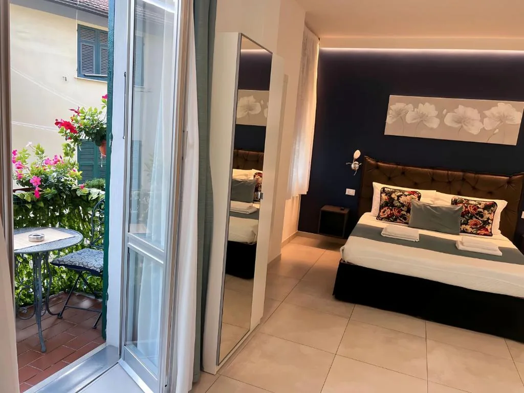 Sunset rooms