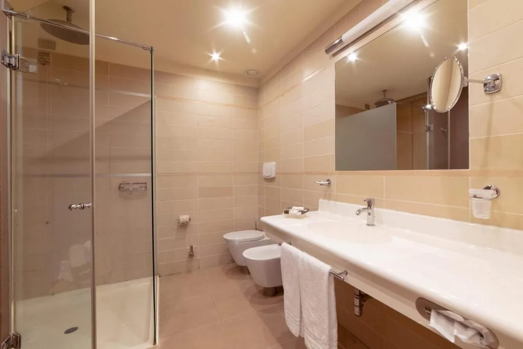 Superior Double or Twin Room with Parking Included — Piranha Hotel e Motel