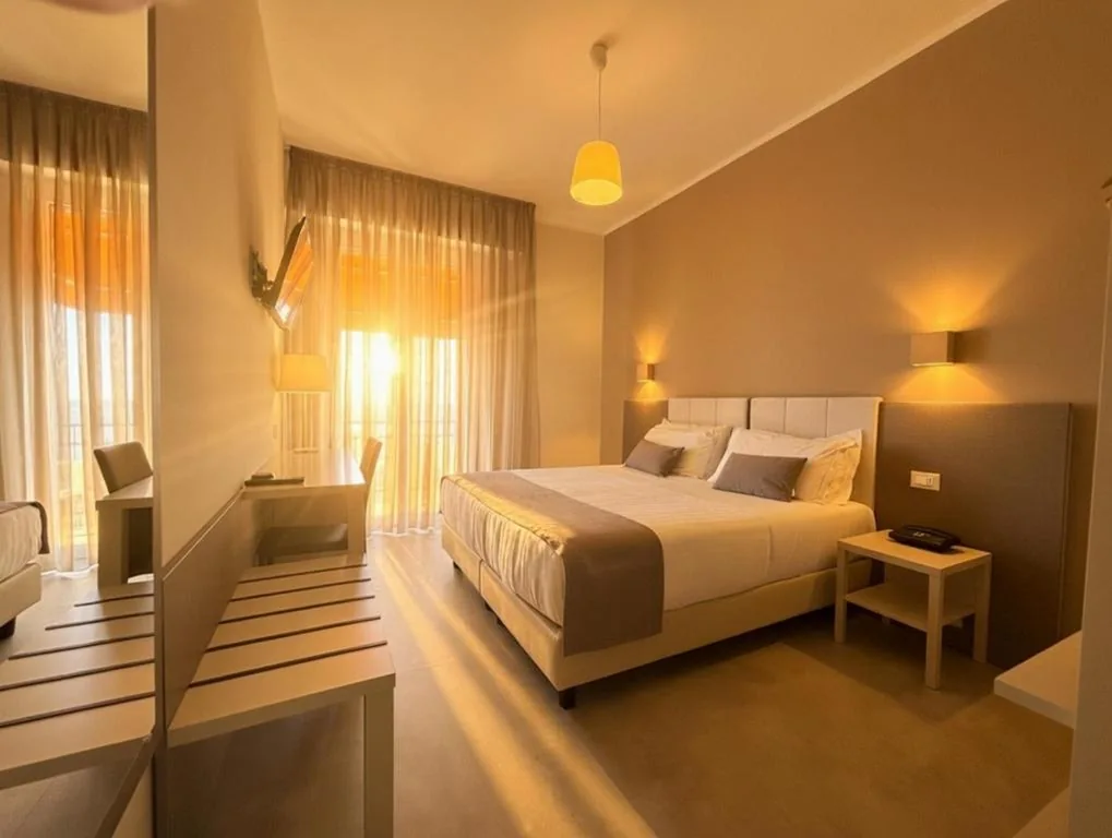 Superior Double or Twin Room with with Balcony and Sea View — Hotel Mediterraneo